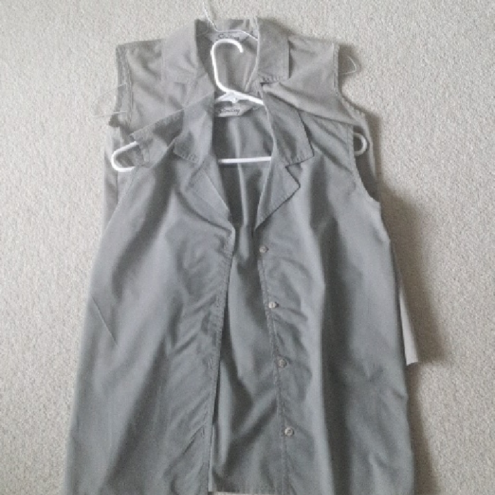 Gray Sleeveless Button-Up Shirt